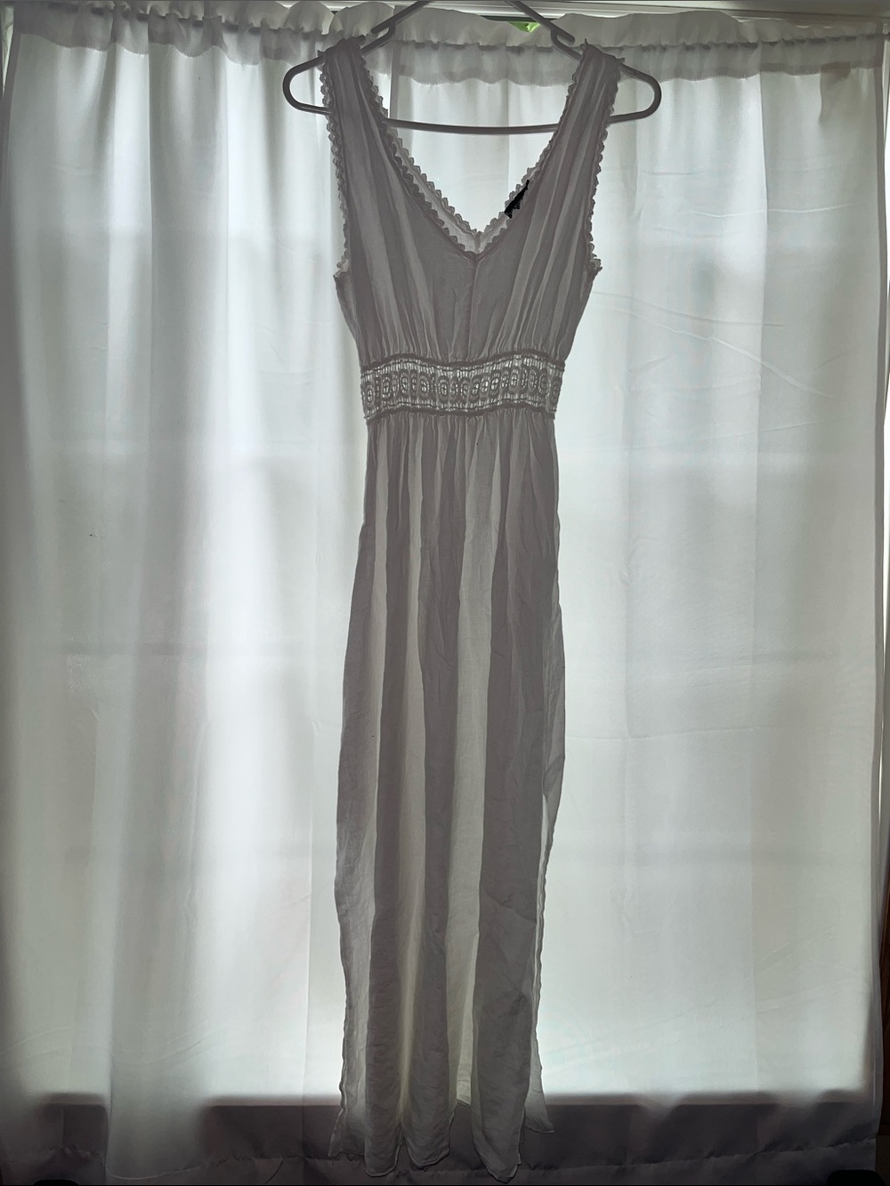 Sleeveless White V-Neck Maxi Dress with Lace Waist